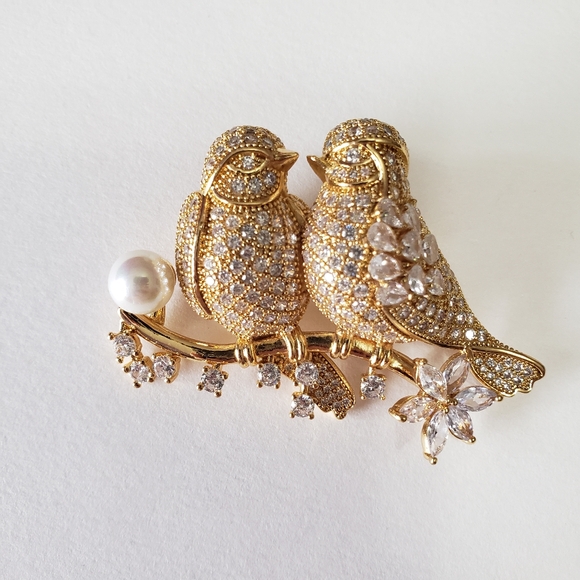 Gold Tone Cultured Pearl Pave Rhinestone Love Birds Brooch - Picture 4 of 8